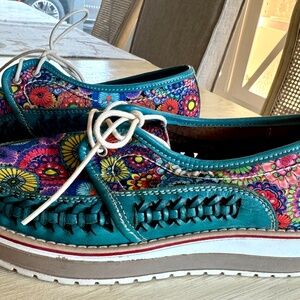 Brightly colored 100% leather docksiders size 7.5
